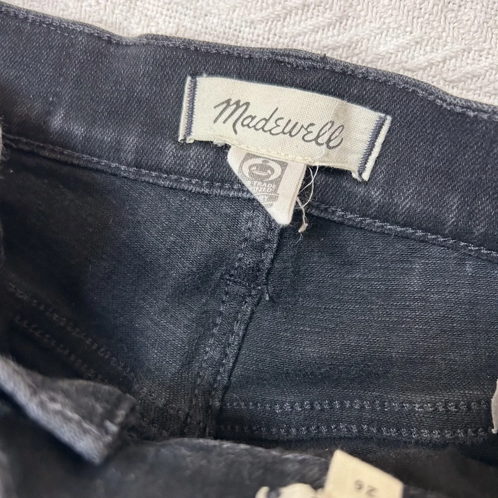MADEWELL Mid-Rise Kick Out Crop Jeans in Black Rinse Wash Size 26 - NM320